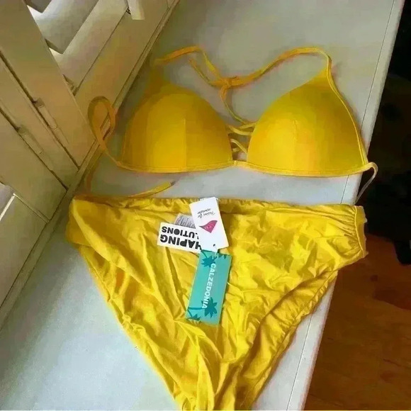 NWT Calzedonia swimming suit in bright yellow - Picture 1 of 5